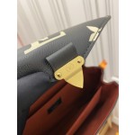 Louis Vuitton  M45773